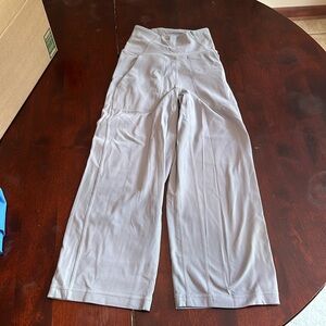 LULULEMON SIZE 0 light gray blueish wide leg cropped pant